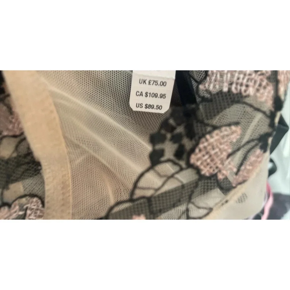 Victoria's Secret Lightly Lined Quarter Cup Longline Bra‎ Sz 32DD - Embroidered
